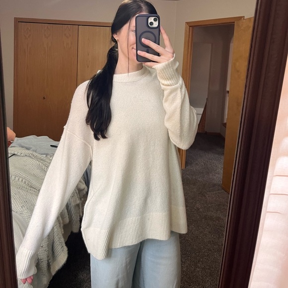 aerie Sweaters - Aerie Womens Oversized Cream Soft Crew Neck Sweater